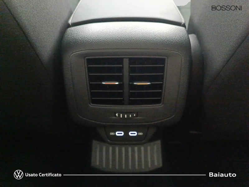 13 - Volkswagen T-Roc 2.0 tdi scr 150cv style dsg