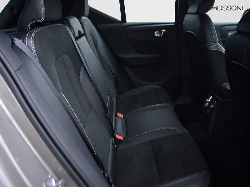 7 - Volvo XC40 1.5 t4 recharge plug-in-hybrid r-design geartronic my21