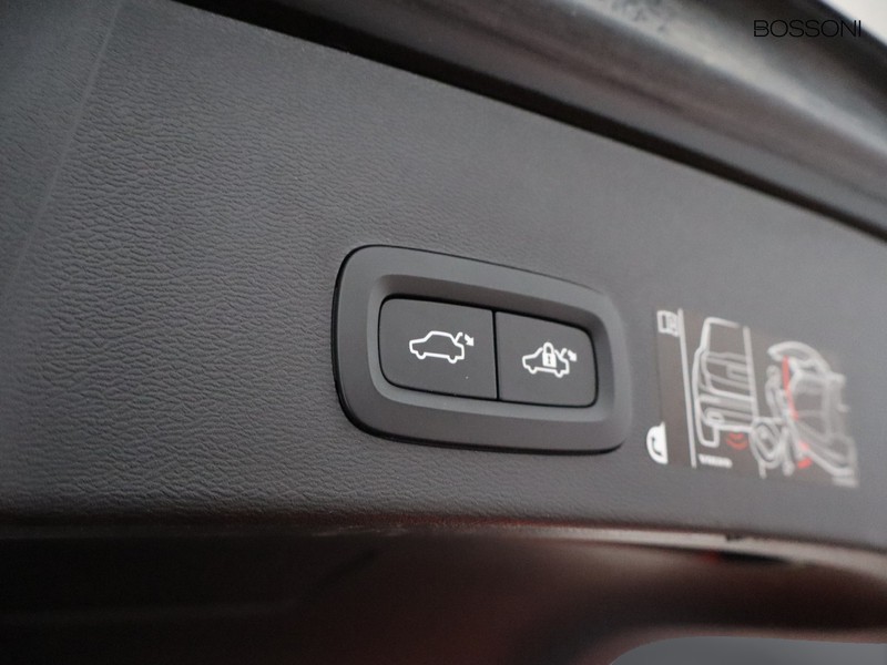 19 - Volvo XC40 1.5 t4 recharge plug-in-hybrid inscription geartronic my21