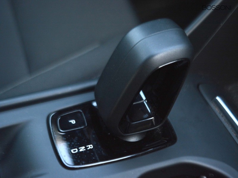 19 - Volvo XC40 1.5 t4 recharge plug-in-hybrid inscription expression geartronic my21