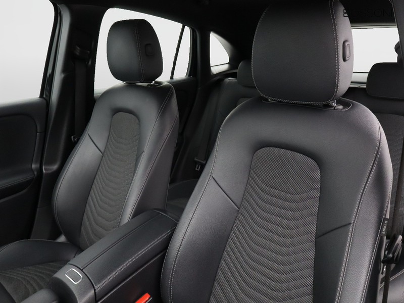 7 - Mercedes GLA 180 d sport plus 8g-dct