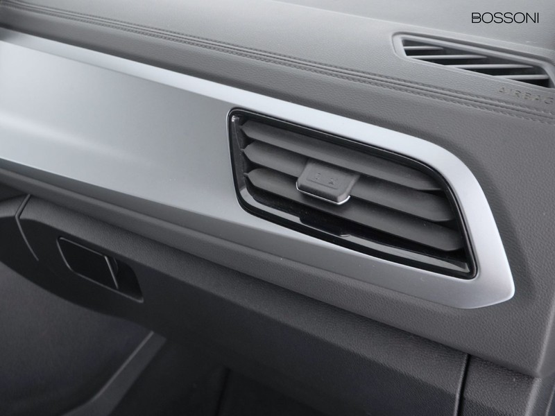 19 - Volkswagen T-Roc 1.0 tsi 110cv life