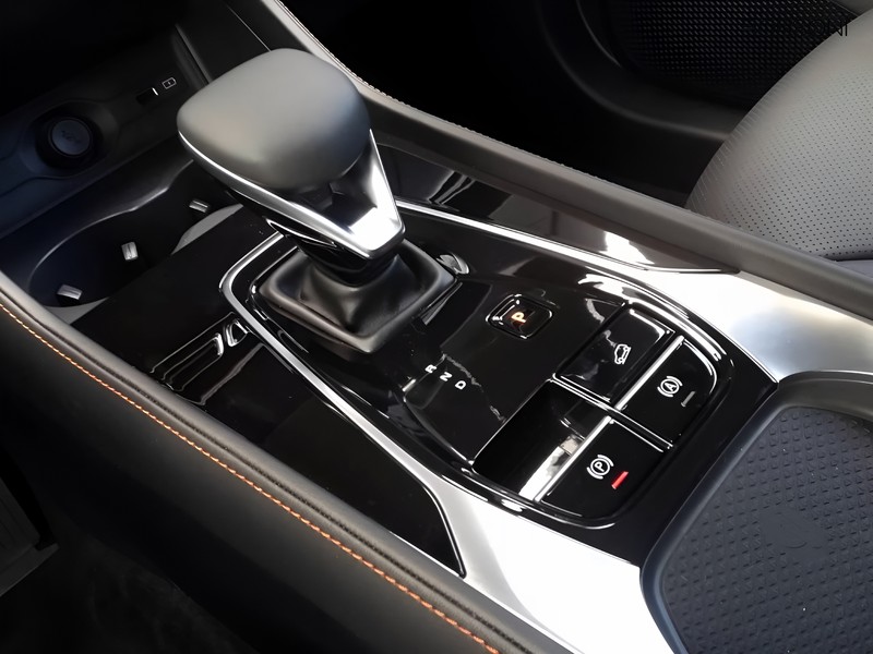 13 - Mg HS 1.5 phev luxury auto