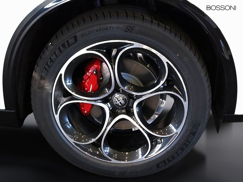 13 - Alfa Romeo Stelvio 2.2 turbo 210cv veloce q4 at8