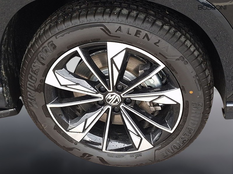 13 - Mg HS 1.5 phev luxury auto