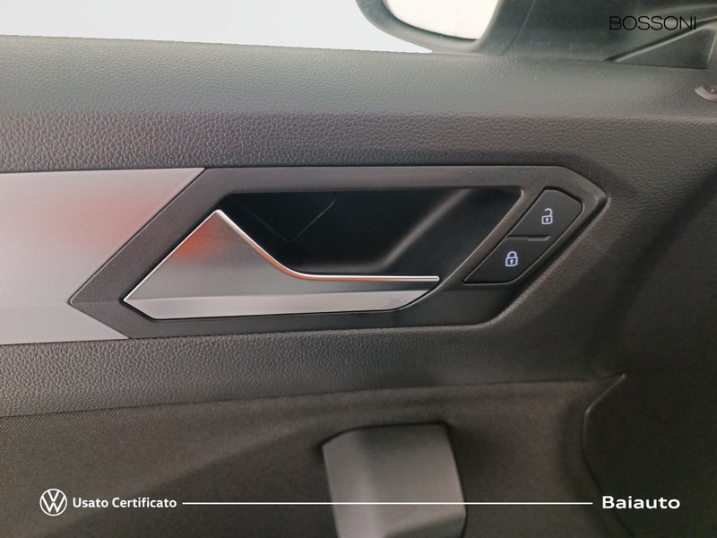 19 - Volkswagen T-Roc 1.5 tsi act life dsg