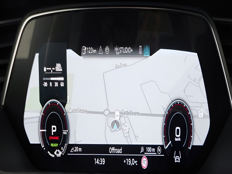 37 - Audi Q8 e-tron sportback 55 s line edition quattro