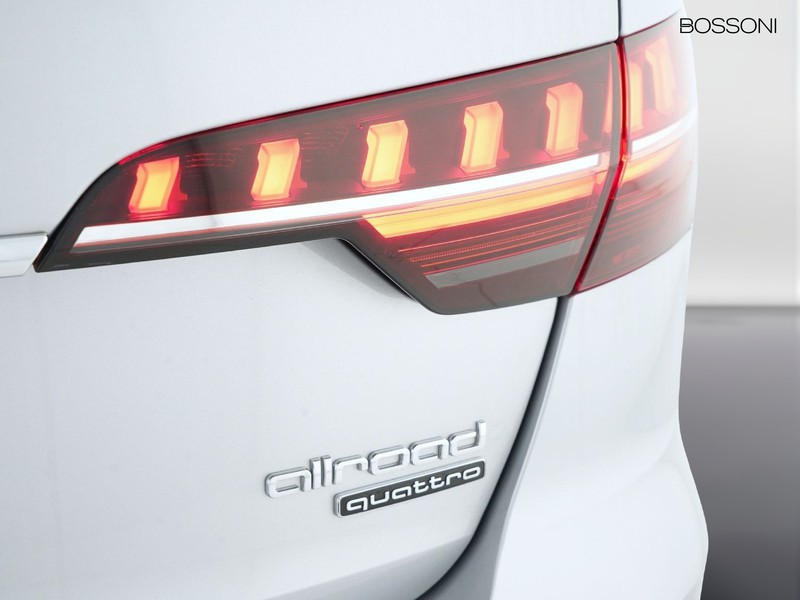37 - Audi A4 allroad allroad 40 2.0 tdi mhev 204cv identity contrast quattro s tronic