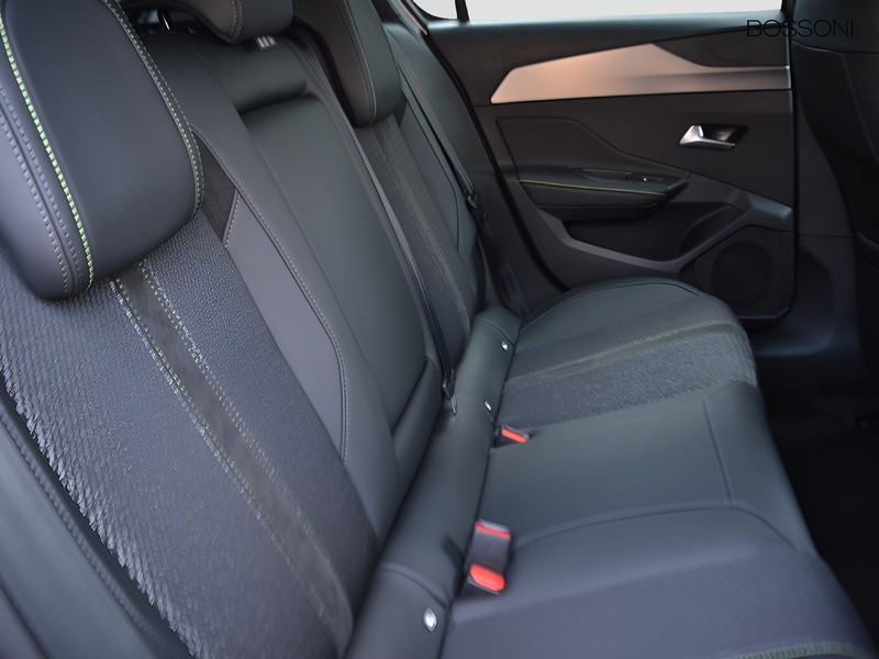 7 - Peugeot 308 1.2 hybrid 145cv gt e-dcs6