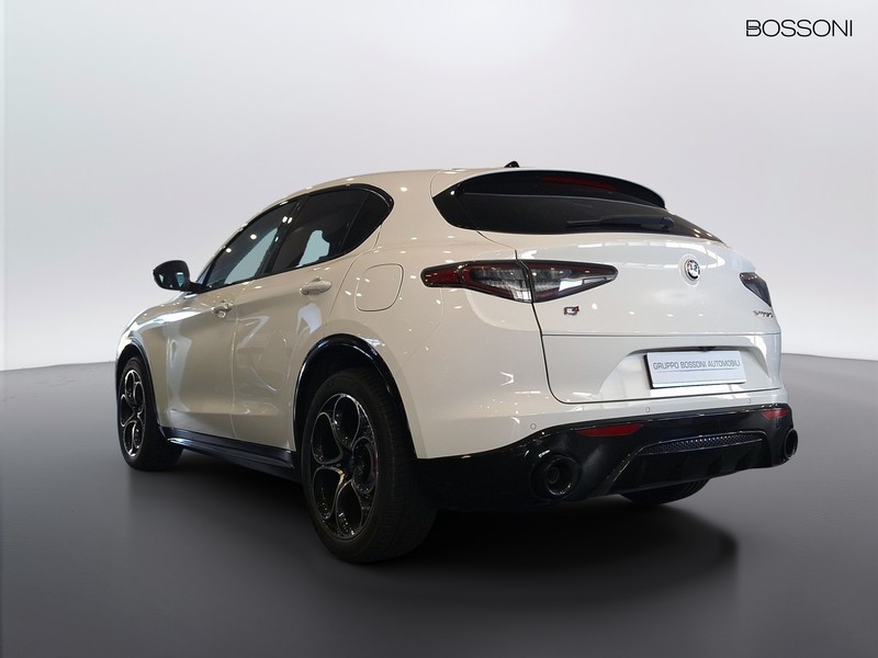 7 - Alfa Romeo Stelvio 2.2 turbo 210cv veloce q4 at8