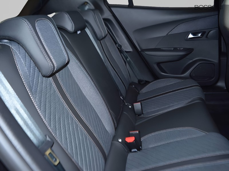 7 - Peugeot 2008 1.2 hybrid 145cv allure e-dcs6