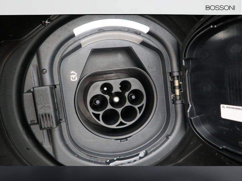 19 - Mercedes Classe A 250 e plug-in-hybrid amg line advanced plus speedshift dct amg 8g