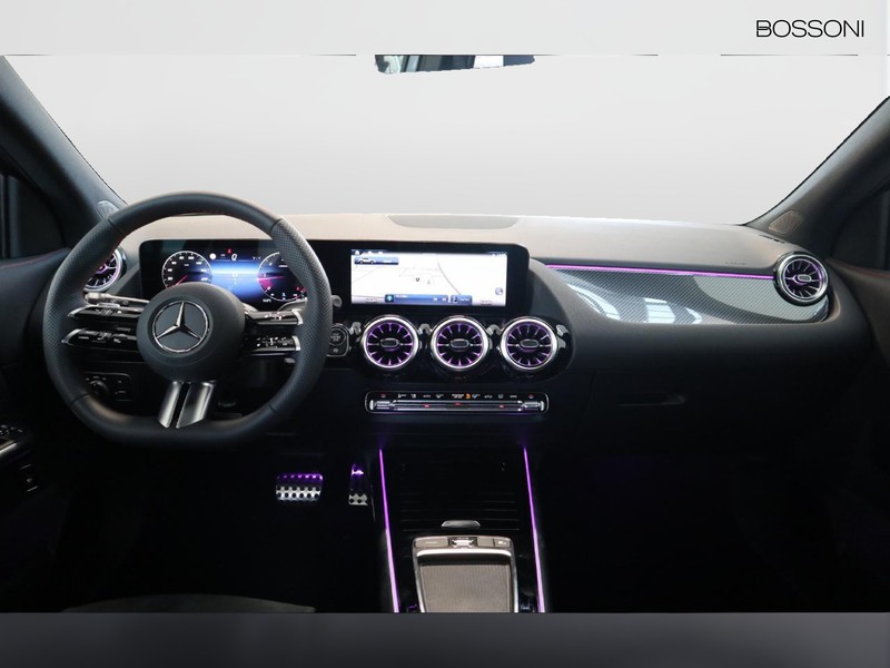 13 - Mercedes GLA 200 d amg line premium 8g-dct