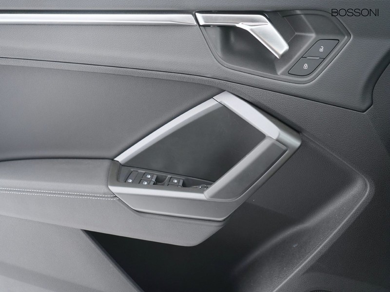 13 - Audi Q3 35 2.0 tdi s line edition s tronic