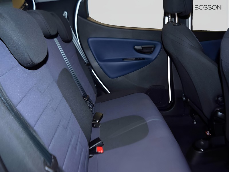 7 - Lancia Ypsilon 1.0 firefly hybrid 70cv platino s&s