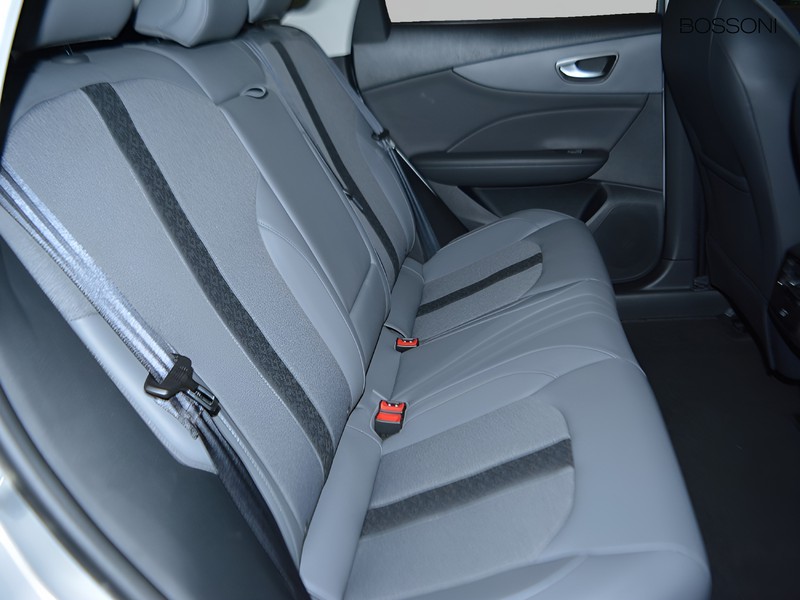 7 - Mg MGS5 EV ev luxury 64