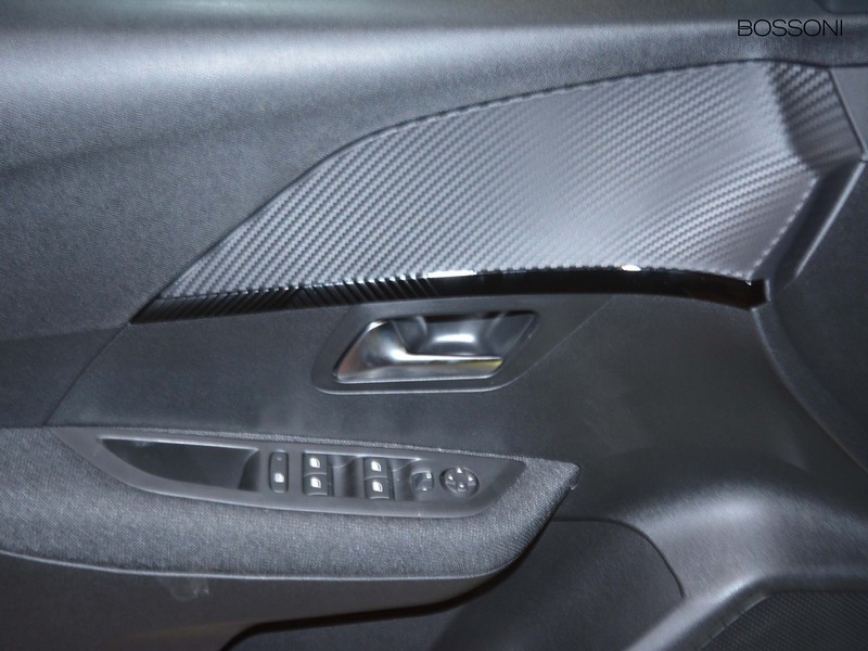 13 - Peugeot 208 1.2 hybrid 48v 110cv style e-dcs6