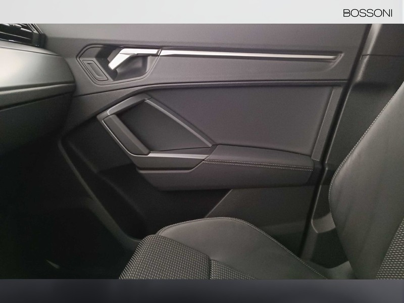 13 - Audi Q3 35 2.0 tdi s line edition s tronic