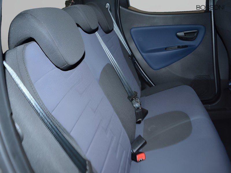 7 - Lancia Ypsilon 1.0 firefly hybrid 70cv platino s&s