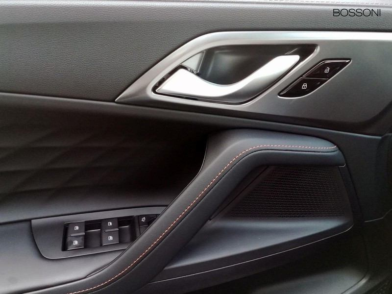 19 - Mg HS 1.5 phev luxury auto