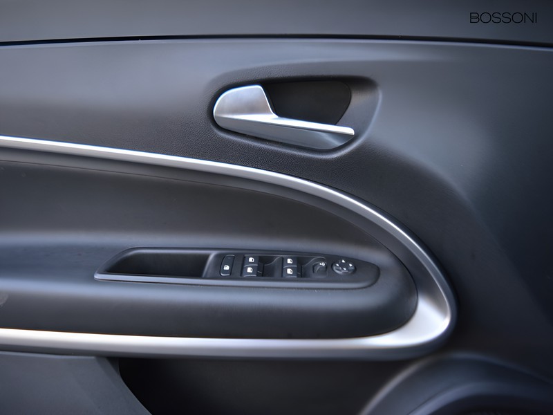 13 - Jeep Avenger 1.2 turbo 100cv summit fwd