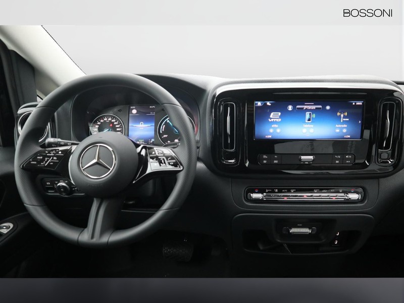 13 - Mercedes Vans Vito etourer 129 long 90kwh