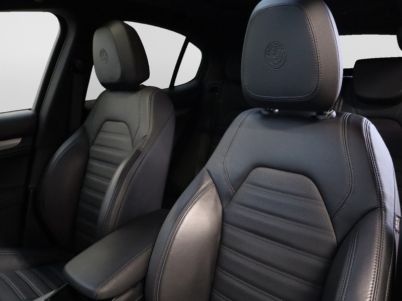 7 - Alfa Romeo Stelvio 2.2 turbo 210cv veloce q4 at8