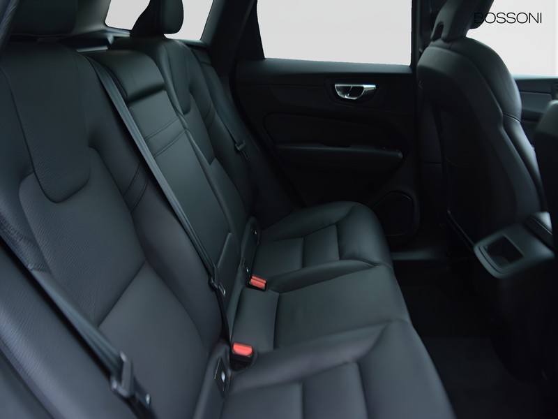 7 - Volvo XC60 2.0 b4 momentum pro automatico