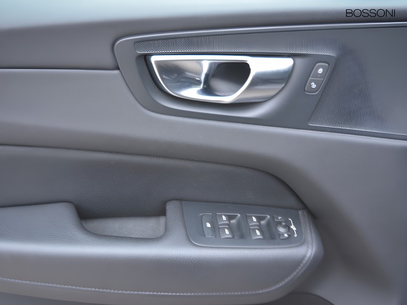 13 - Volvo XC60 2.0 b4 momentum pro automatico