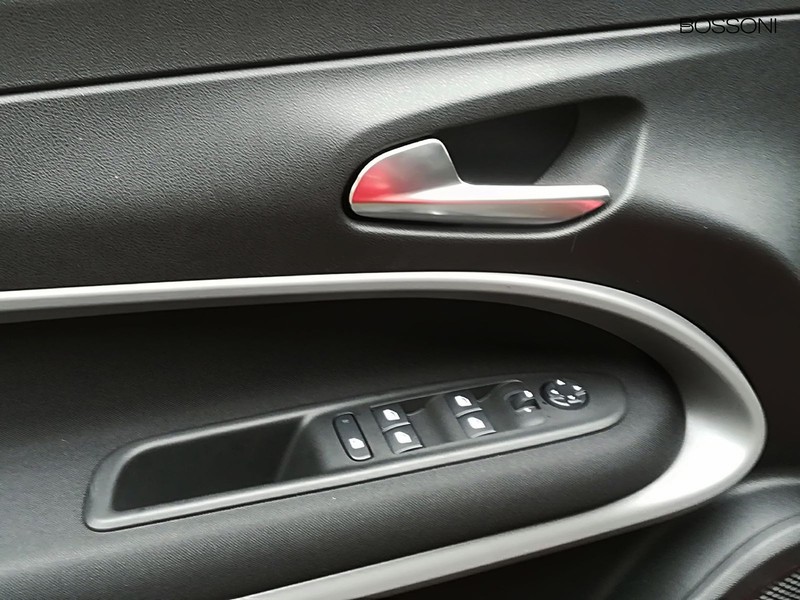 19 - Jeep Avenger 1.2 turbo 100cv longitude fwd