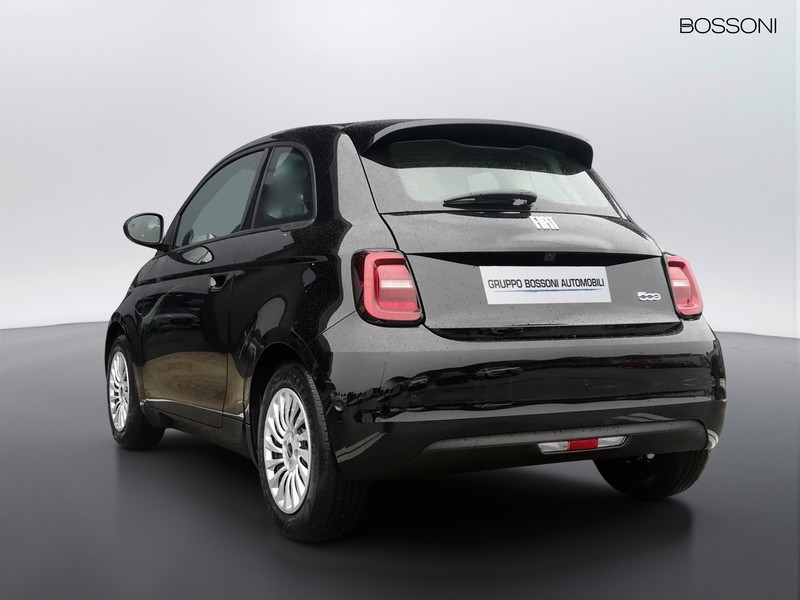 7 - Fiat 500 500e 42 kwh entry pack tech