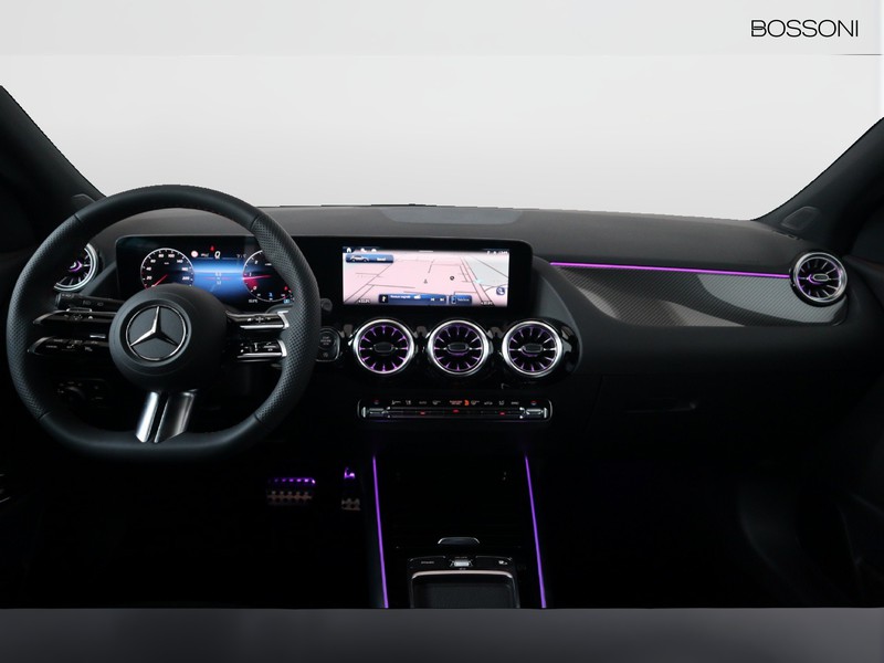 13 - Mercedes GLA 200 d amg line premium 8g-dct