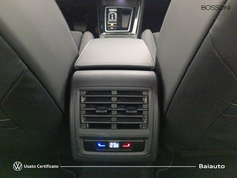 13 - Volkswagen Golf 2.0 tdi scr 150cv style dsg