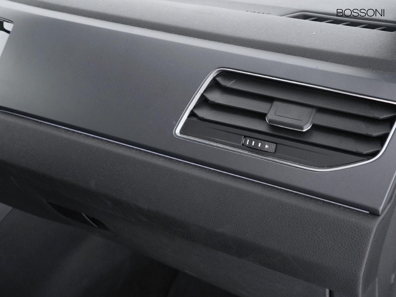 19 - Volkswagen Taigo 1.0 tsi 115cv r-line