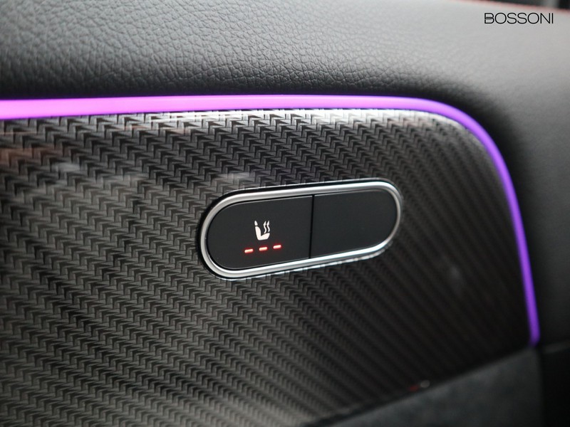 13 - Mercedes GLA 200 d amg line premium 8g-dct