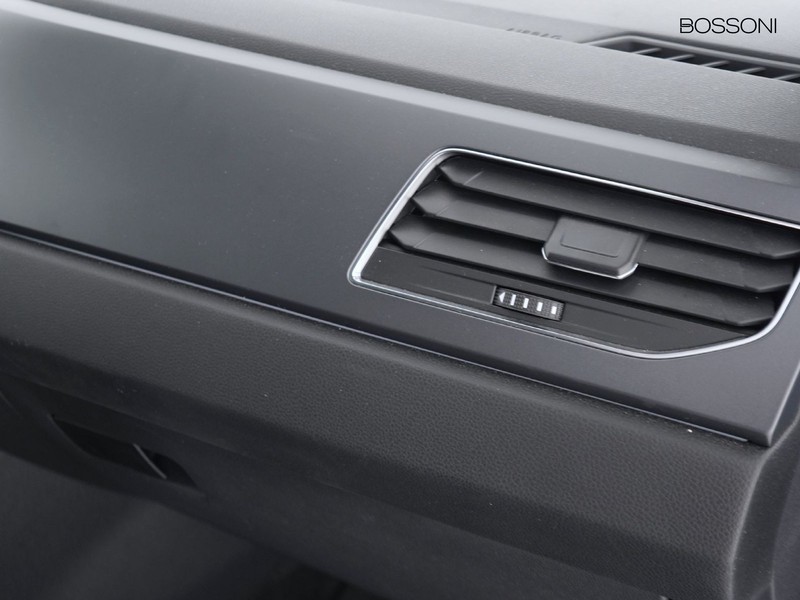 19 - Volkswagen Taigo 1.0 tsi 115cv r-line dsg