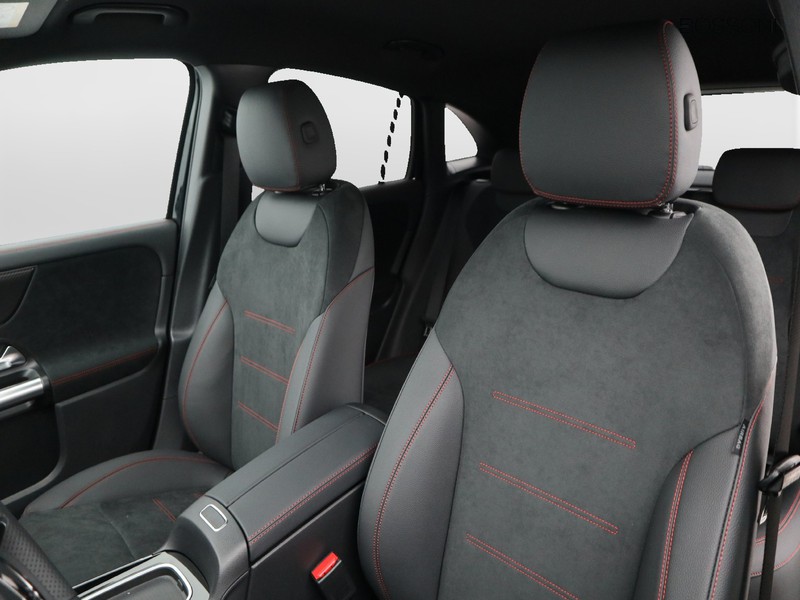 7 - Mercedes GLA 200 d amg line premium 8g-dct