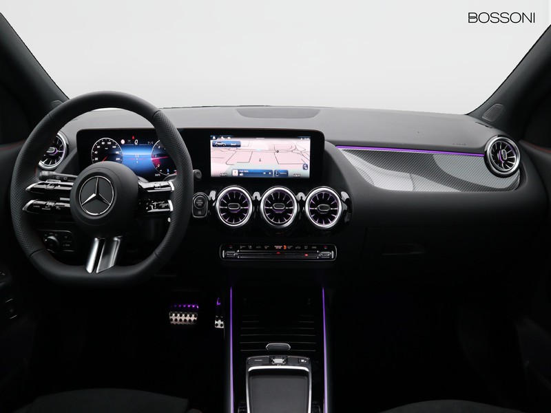 13 - Mercedes GLA 200 d amg line premium 8g-dct