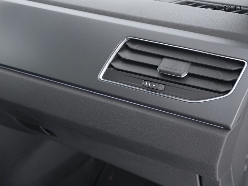 19 - Volkswagen Taigo 1.0 tsi 115cv r-line dsg