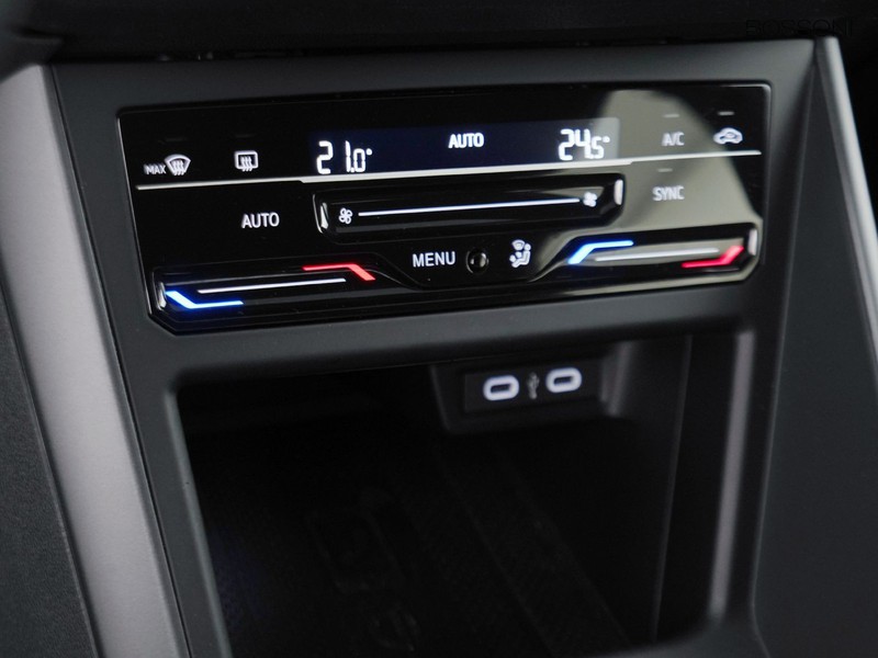 25 - Volkswagen Taigo 1.0 tsi 115cv r-line dsg