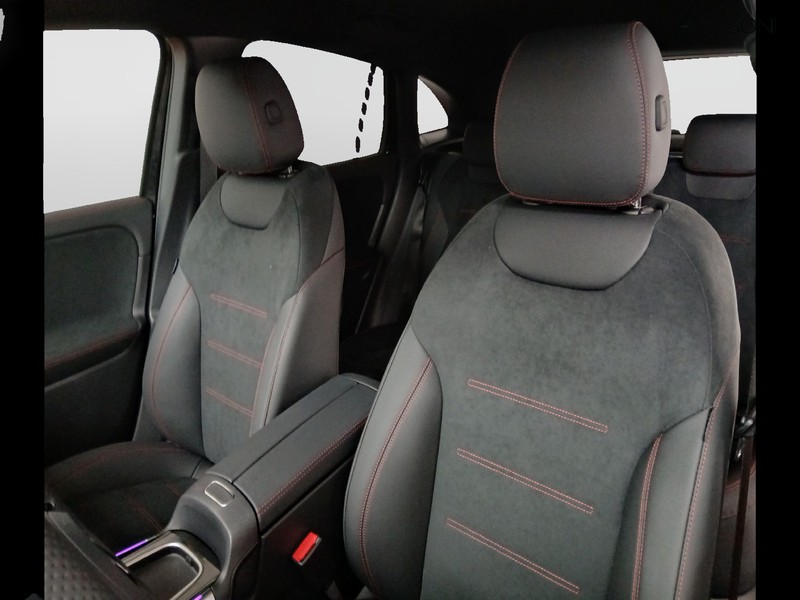 7 - Mercedes GLA 180 d amg line advanced plus 8g-dct