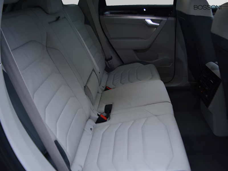 7 - Volkswagen Touareg 3.0 v6 tdi scr 231cv elegance 4motion tiptronic