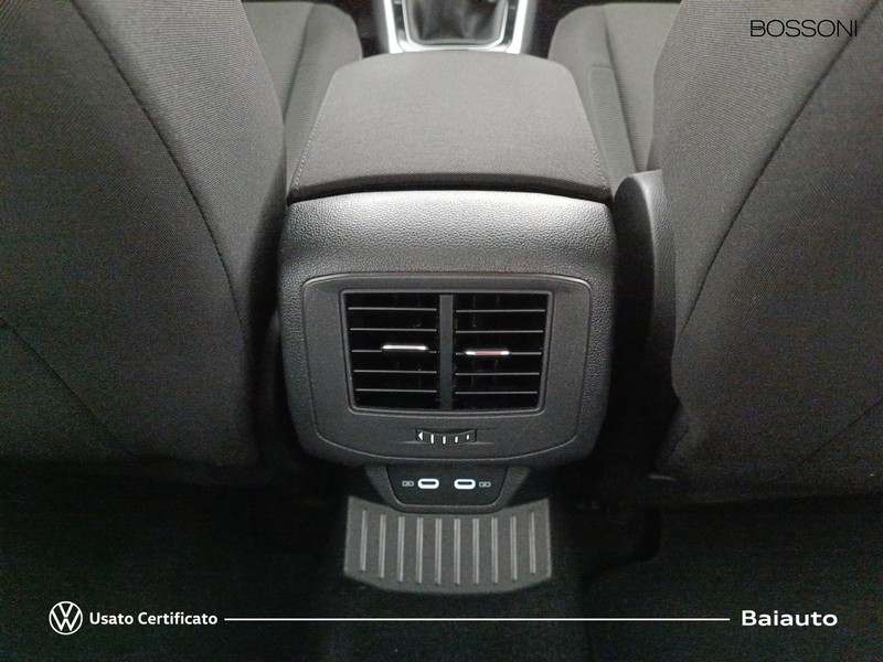 13 - Volkswagen T-Roc 2.0 tdi scr 115cv style