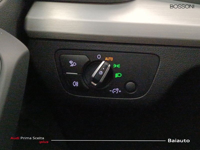 19 - Audi Q5 40 2.0 tdi mhev 12v s line quattro s tronic