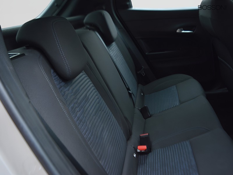 7 - Alfa Romeo Junior 1.2 hybrid 145cv ibrida edct6