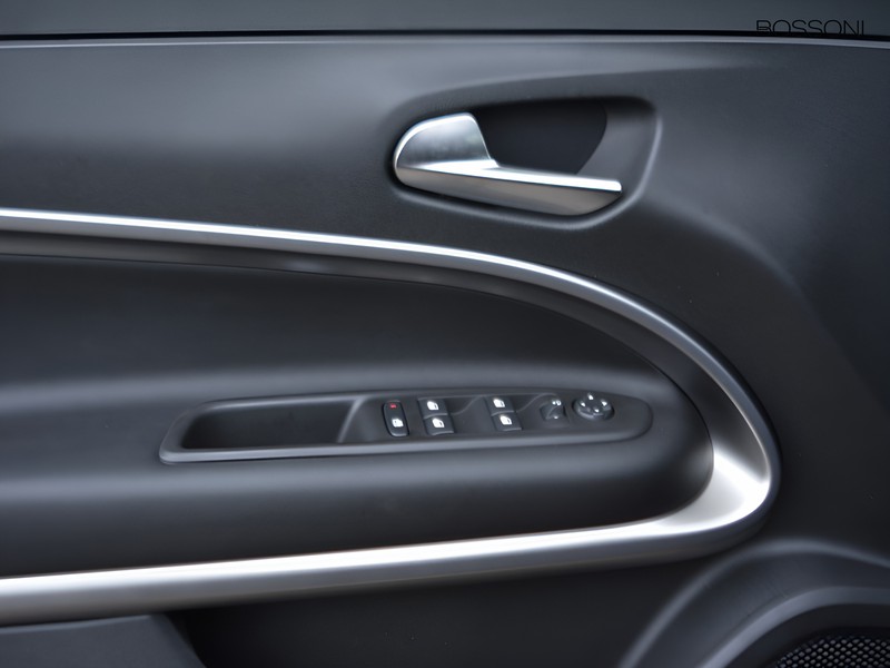 13 - Jeep Avenger 1.2 turbo 100cv summit fwd