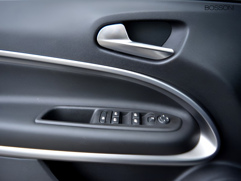 13 - Jeep Avenger 1.2 turbo e-hybrid mhev 110cv summit fwd edct6