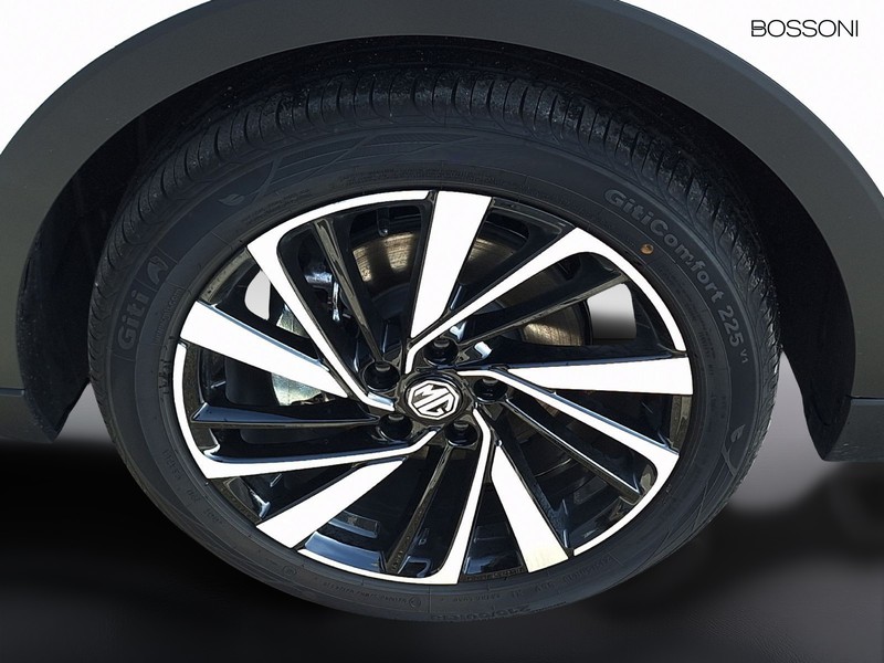 13 - Mg ZS 1.5 hybrid+ luxury auto