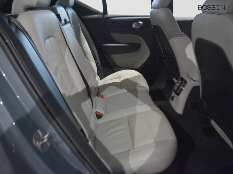 7 - Volvo XC40 1.5 t5 recharge plug-in-hybrid plus bright automatico