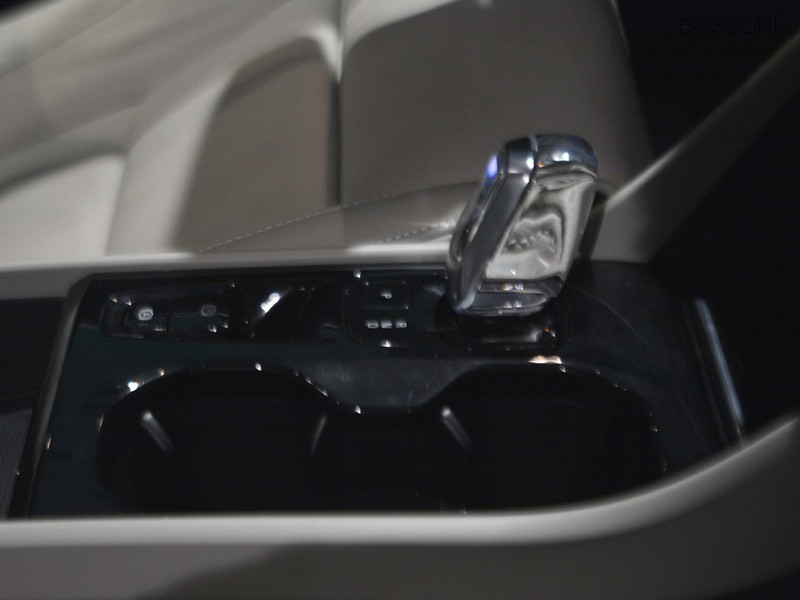 19 - Volvo XC40 1.5 t5 recharge plug-in-hybrid plus bright automatico